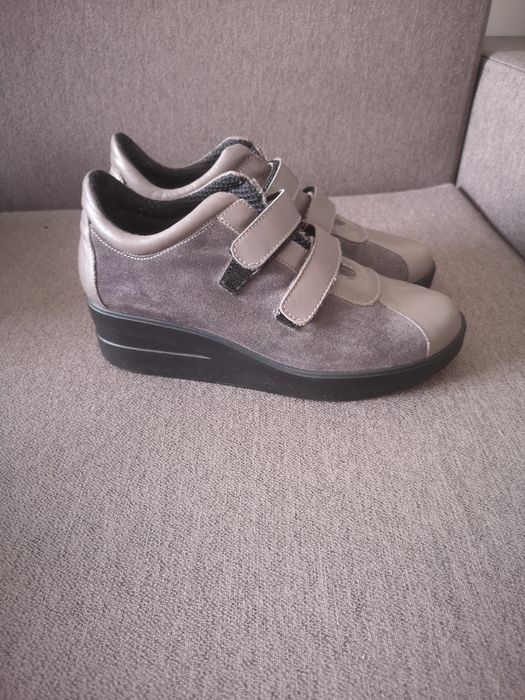 Pantofi cu platforma marimea 36