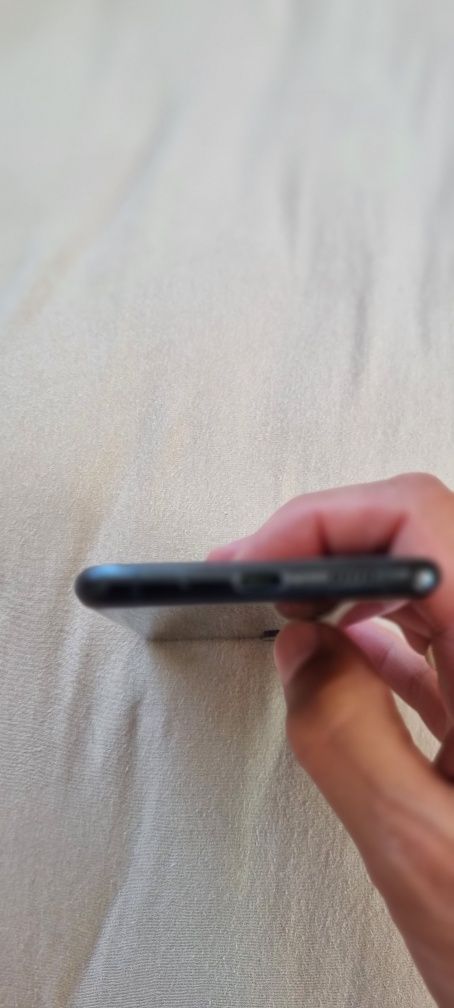 Продавам Samsung S20 plus