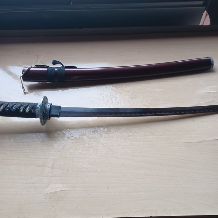 Остър меч катана стомана