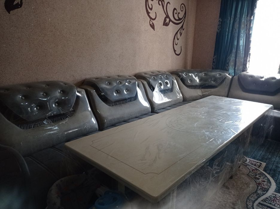 5 yumshoq mebel 1 ta katta stol