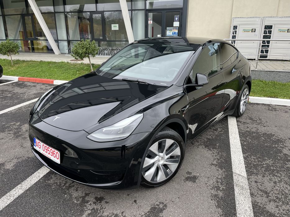 Tesla model Y an 2023