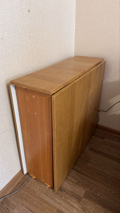 Гостивой стол бабочка