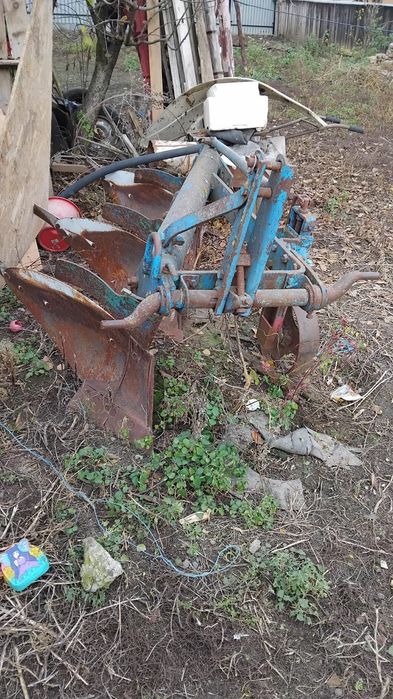 Vând oi semanatoare si un plug