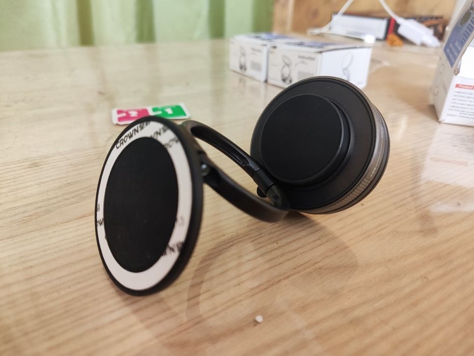 Вакуумные крепления для телефона в авто