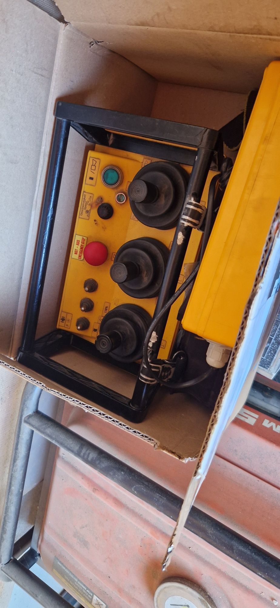 Vand macara MGK cu radio telecomanda