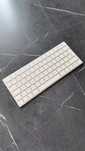 Tastatură Apple Magic Keyboard – model compact, stare foarte bună