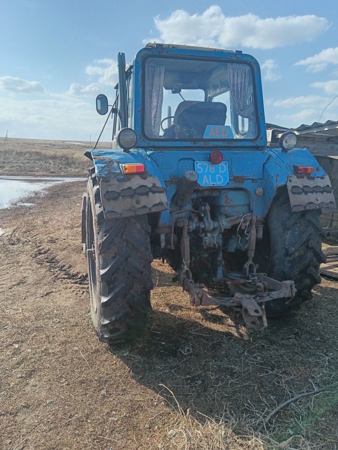 Продам трактор мтз 80 с прицепом птс4 документы есть