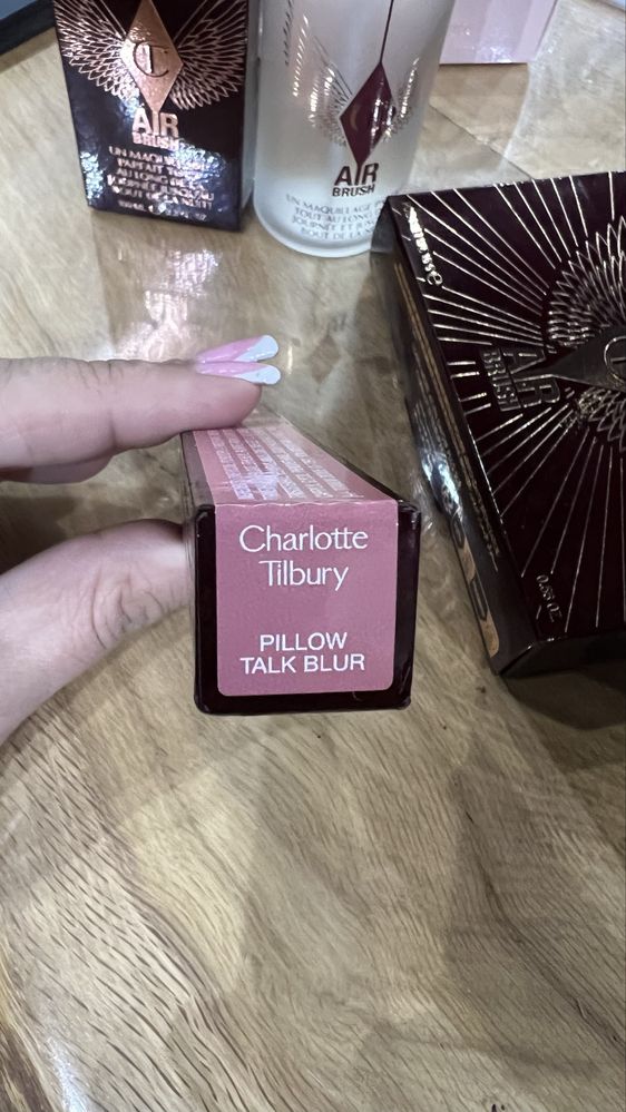 Течно матово червило Charlotte Tilbury цвят Pillow Talk blur