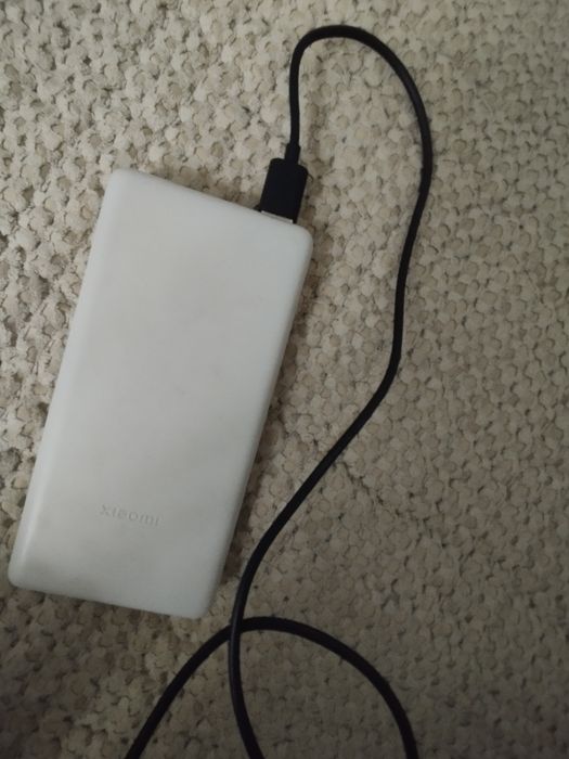 продам повербанк со шнуром