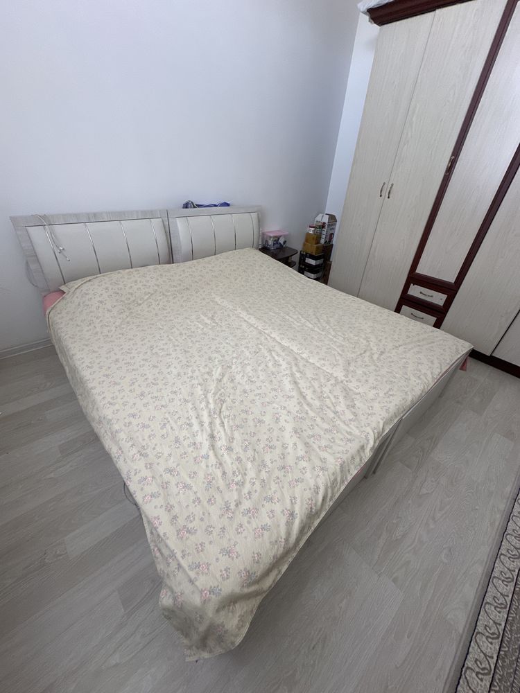 Kuxinniy shkaf, 2 ta karovat , 2 tyumba , tryumo , kamot