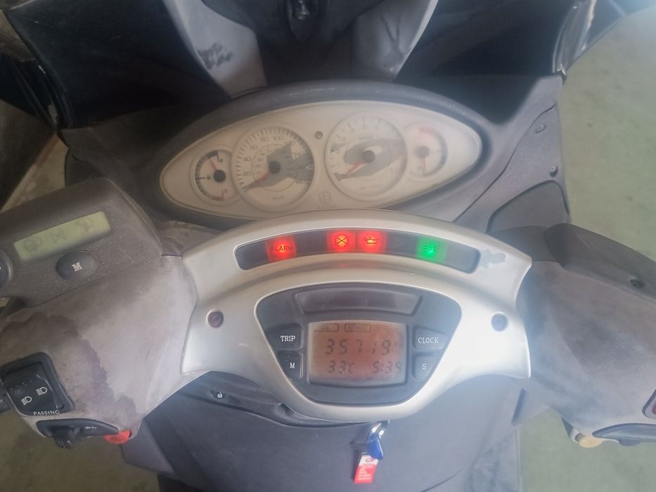 Vând sau schimb Piaggio X9 500 evolution