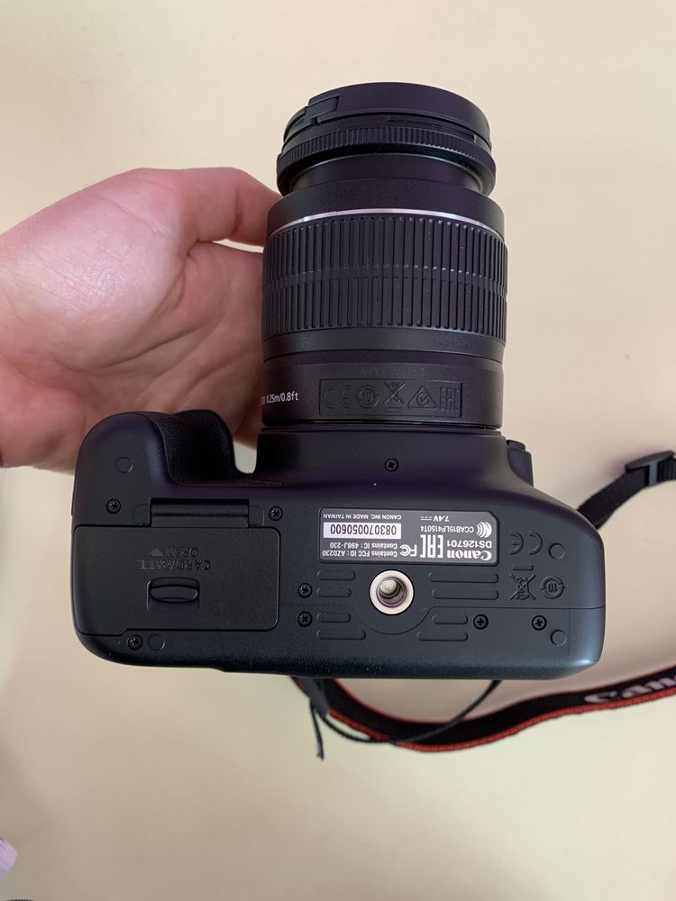 Canon EOS 4000D (4500 cadre) Kit cu Obiectiv EF-S