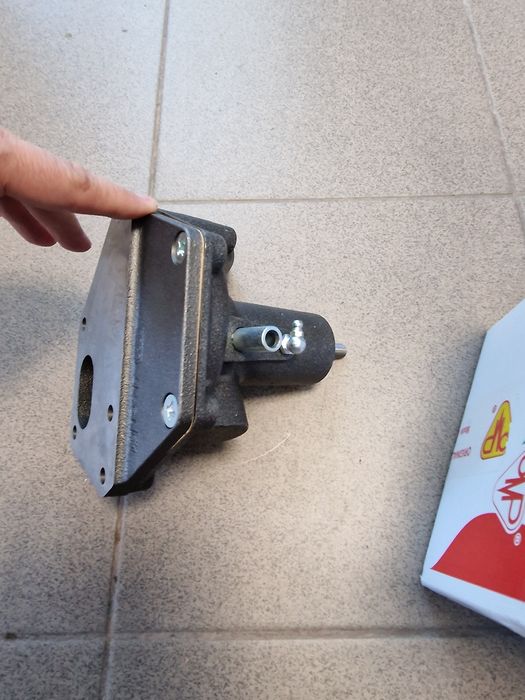 Pompa apa tractor fiat 211.215.250 fiat 311.315.411.415 preț 650 lei b