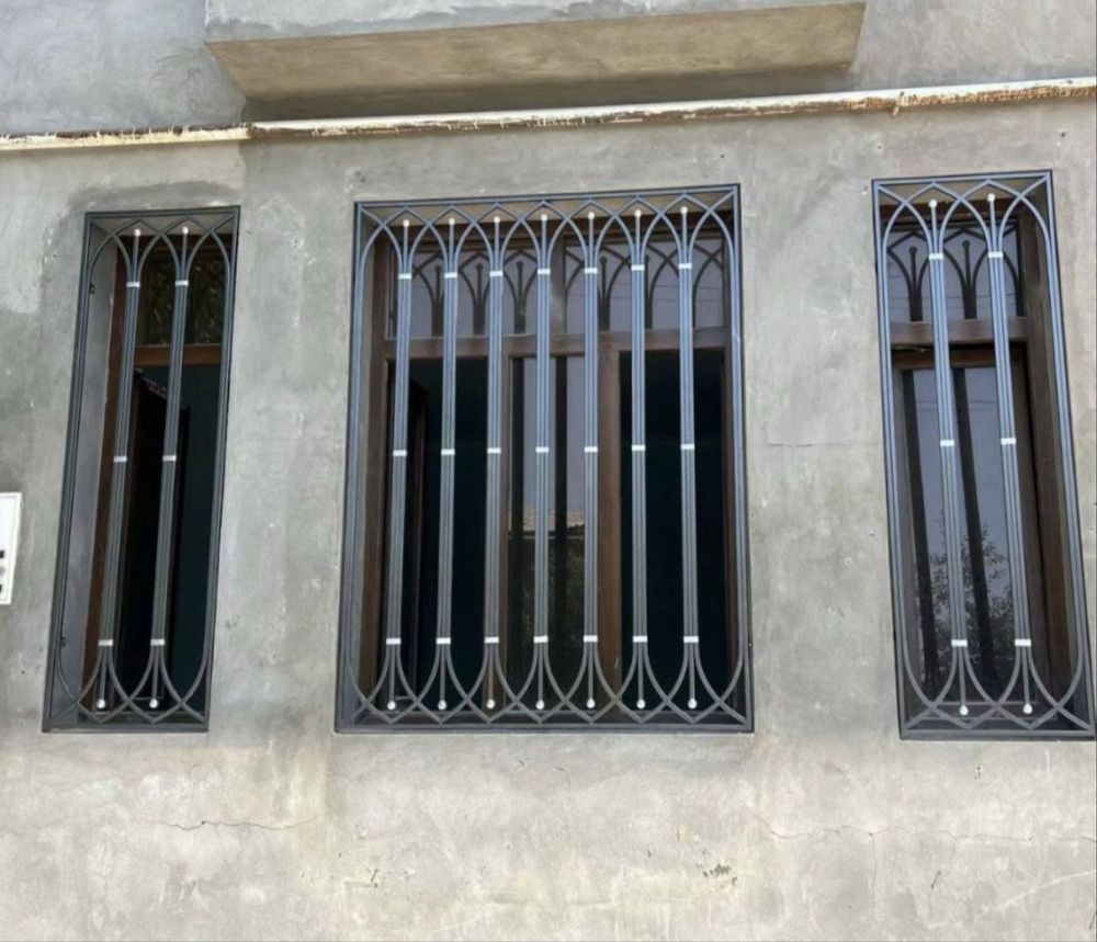 Darvaza reshotka naves perela setelaj kiraska