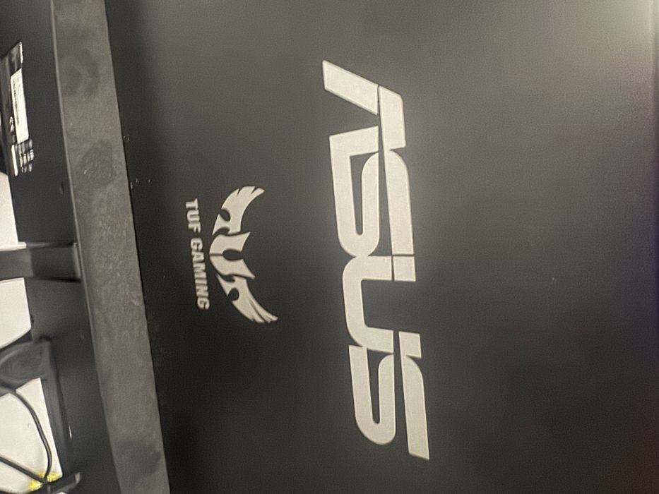 Vand monitor asus tuf gaming 180HZ