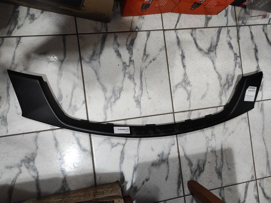 Накладка вставка решетка бампера Мазда Трибут