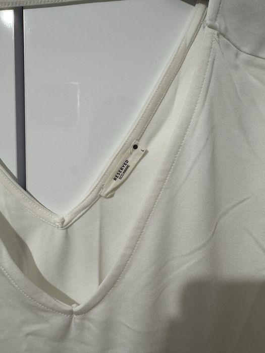 Tricou in V, format trapez