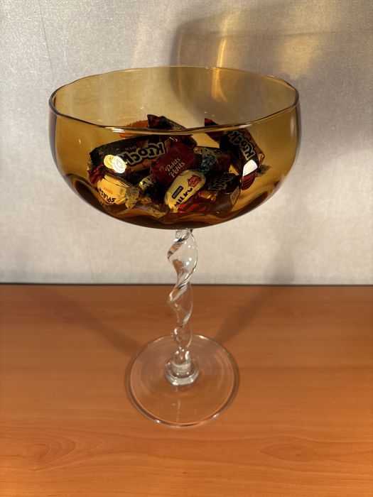 Ръчно изработена чаша от стъкло (купа)