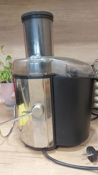 Продавам сокоизтисквачка