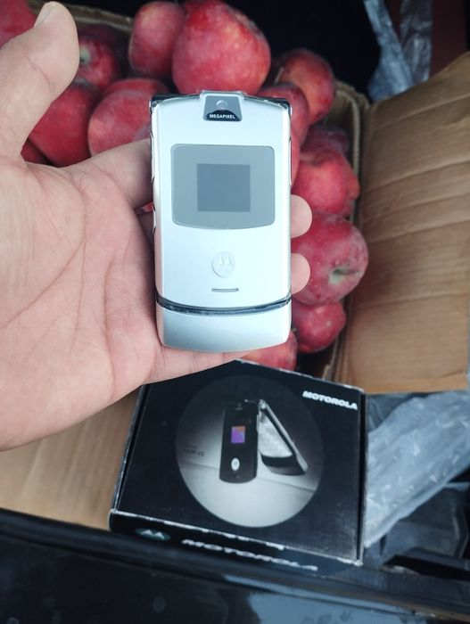 Motorola v3 ретро телефоны супер распродажа