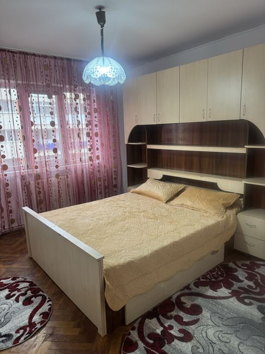 Apartament cu 4 camere în zonă centrală