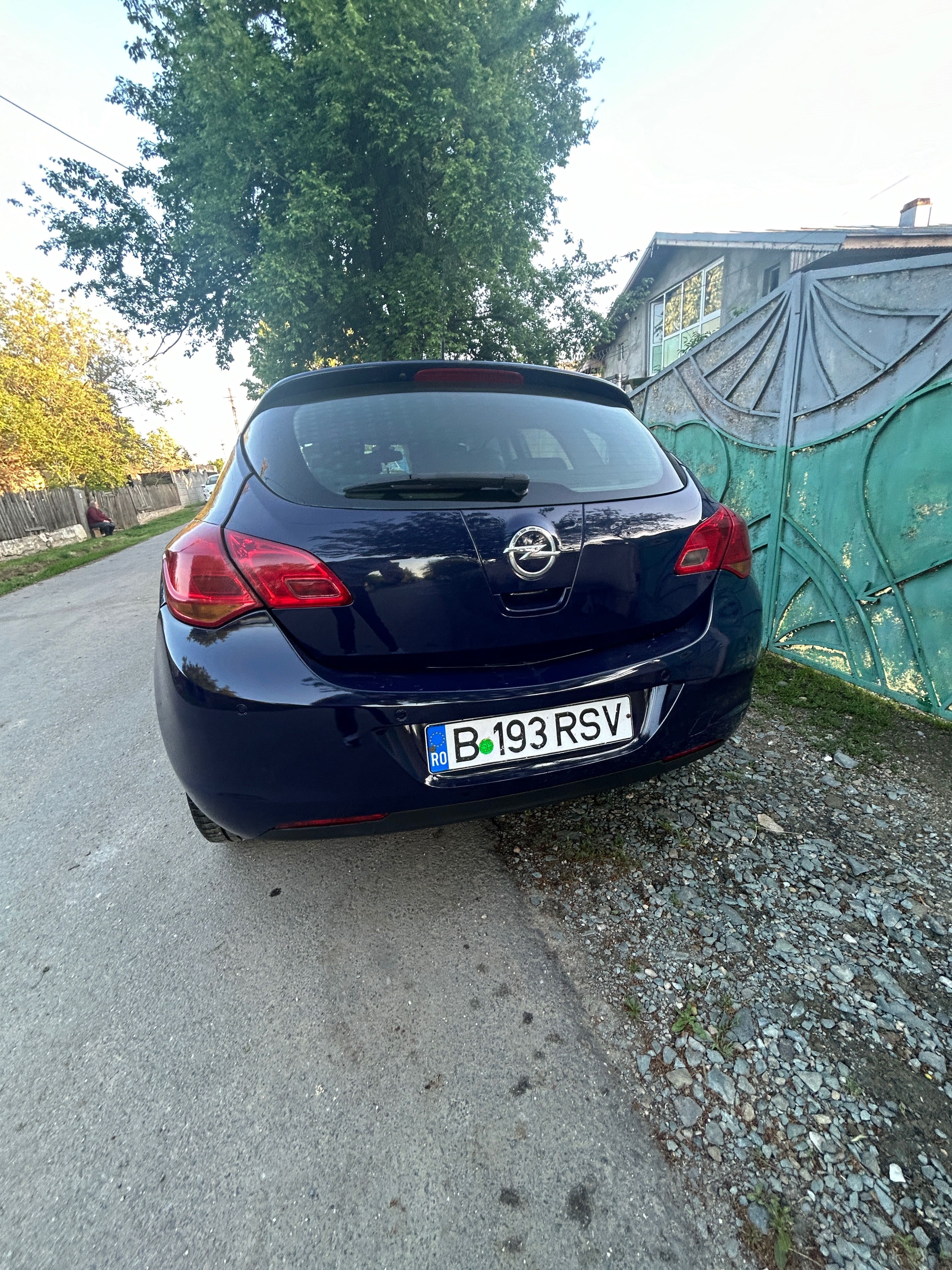 Opel Astra J 2011