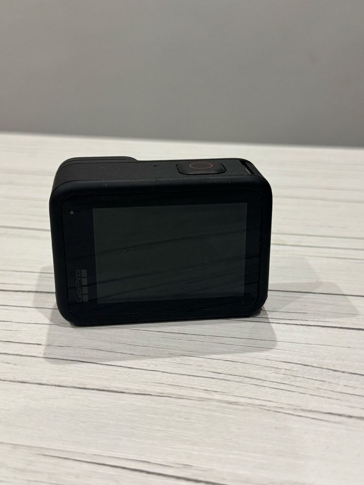 GoPro Hero 10 Black + 4 батерии + зарядно+ аксесоари