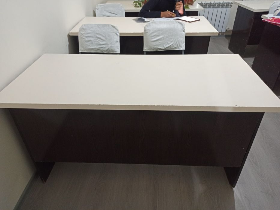 Parta stullar sotiladi