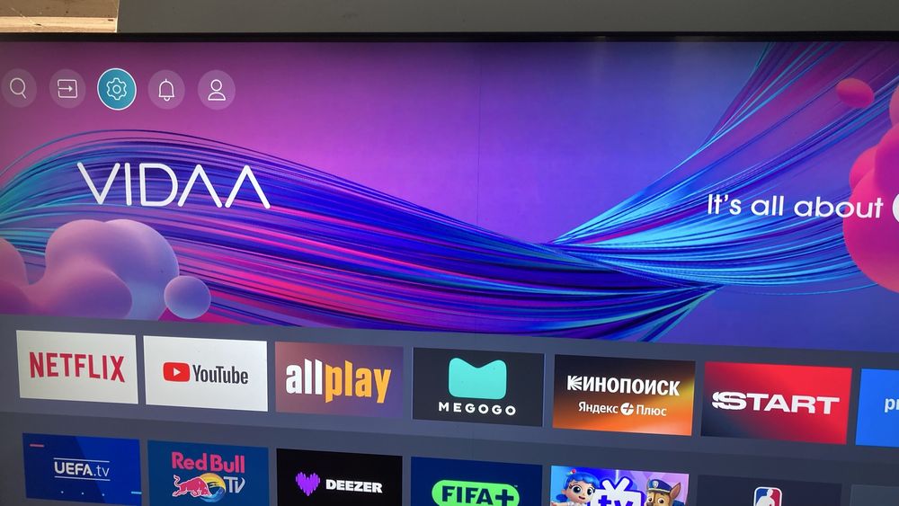 TOSHIBA smart tv sotiladi 50 diaganal