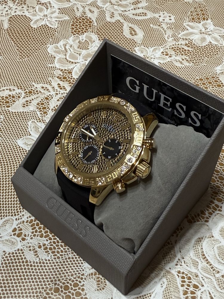 Златист часовник guess(чисто нов) 2 години гаранция