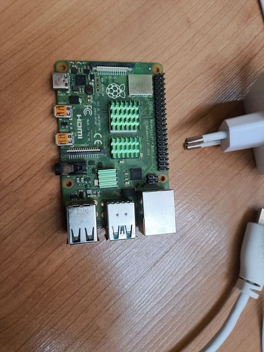 Raspberry Pi 4 Model B 4GB cu sursa originala si cablu HDMI