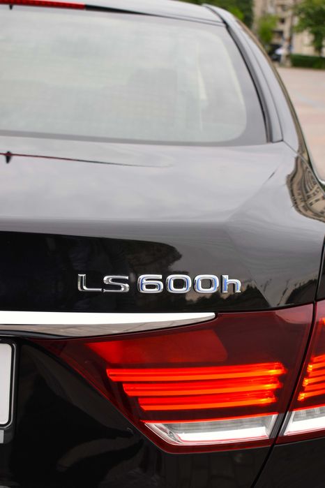 Lexus LS 600h foarte intretinuta