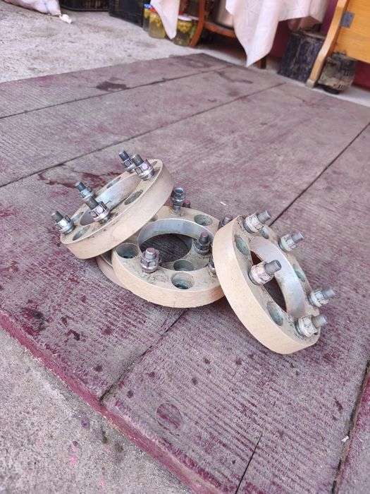 De vânzare distantiere