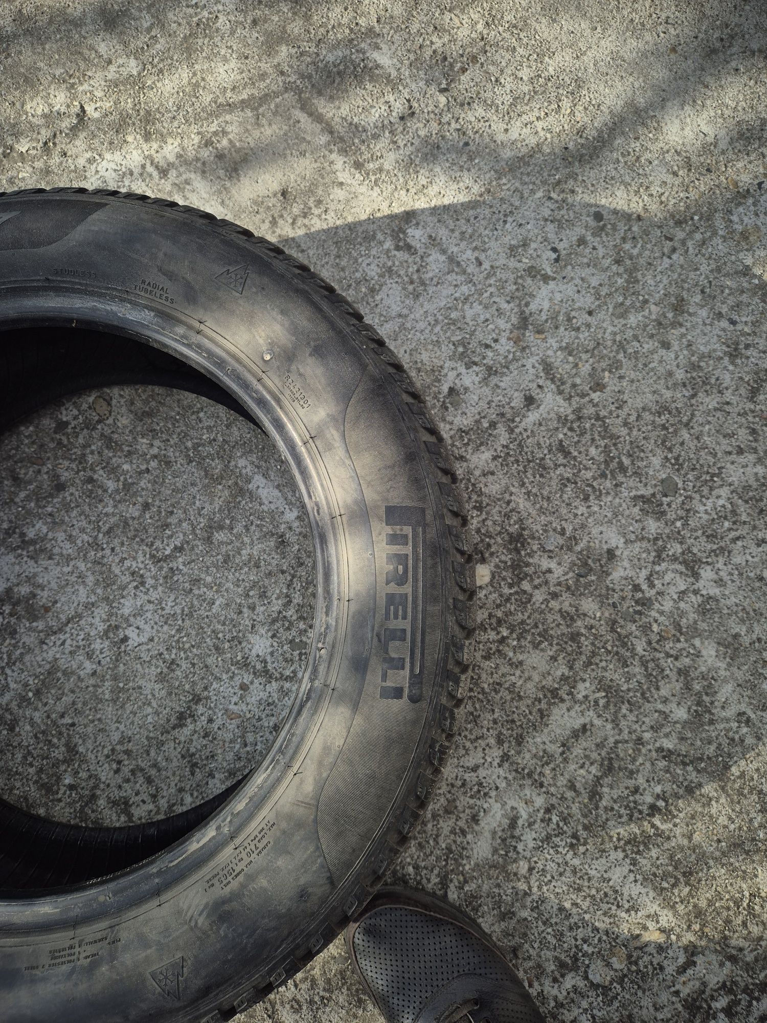 ГУМИ 215 60 17 - PIRELI dot 2023годи 7мм.на