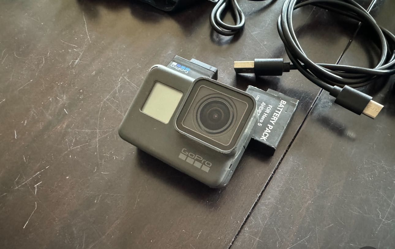 Екшън камера GoPro Hero 5 Black + mic adapter + аксесоари
