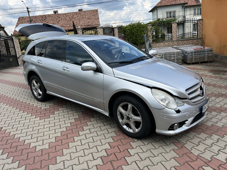 Dezmembrez r320cdi w257