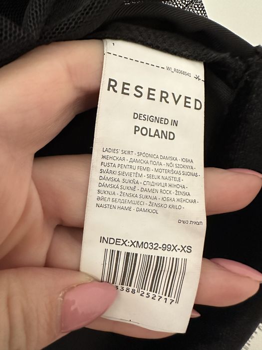 RESERVED официална пола в черен цвят- XS размер.