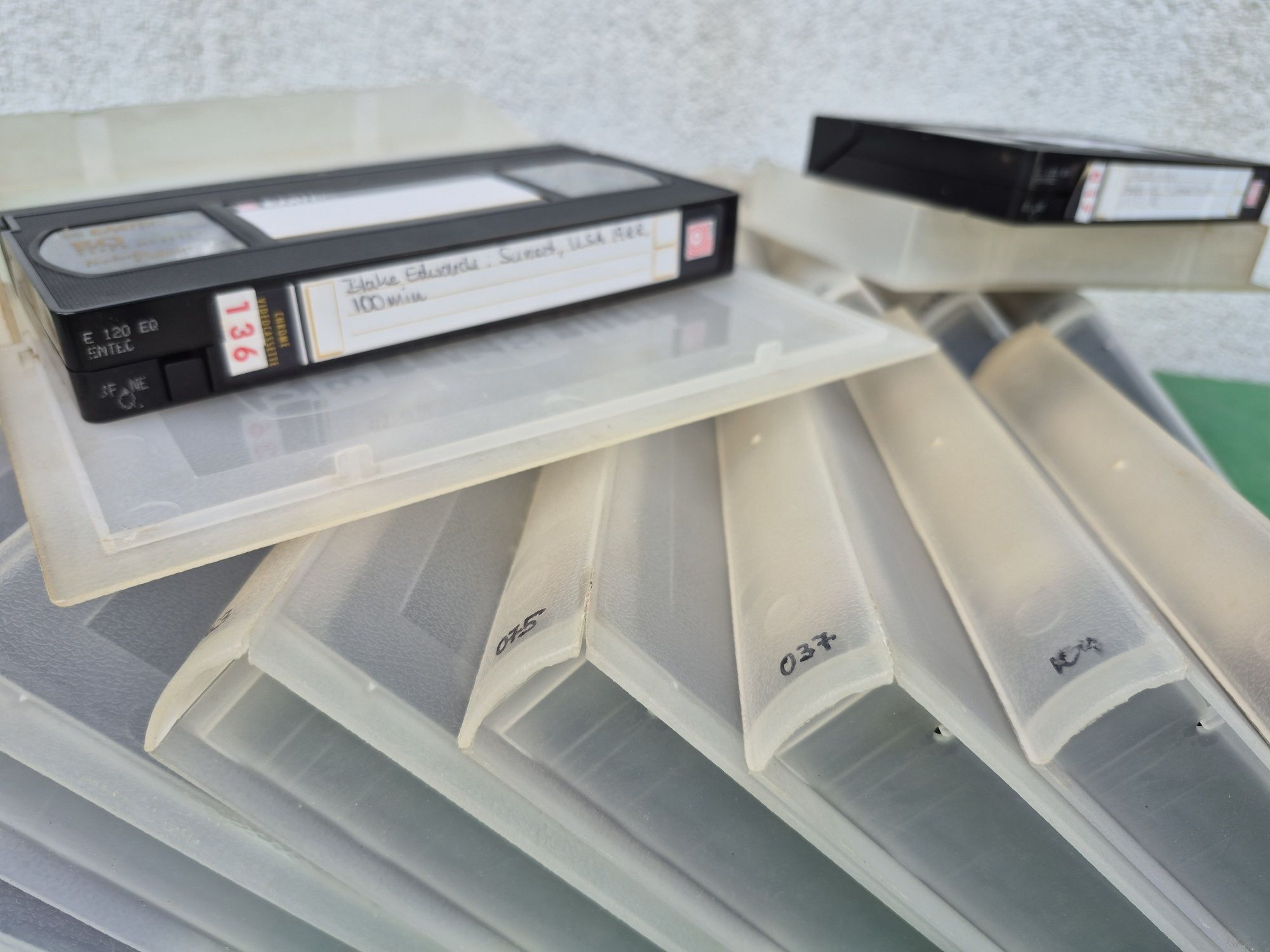 Vând 20 casete video VHS EMTEC originale 120 minute colectie de filme