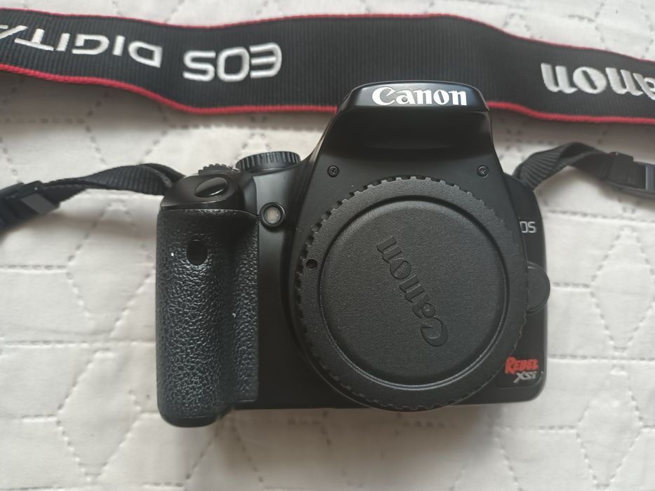Фотоапарат canon xti Rebel/450D с обектив SIGMA 18-200