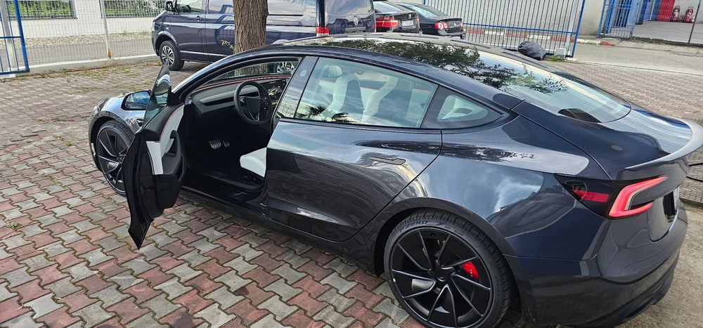 Tesla Model 3 Tesla Model 3 Performance , predare sau plata directă