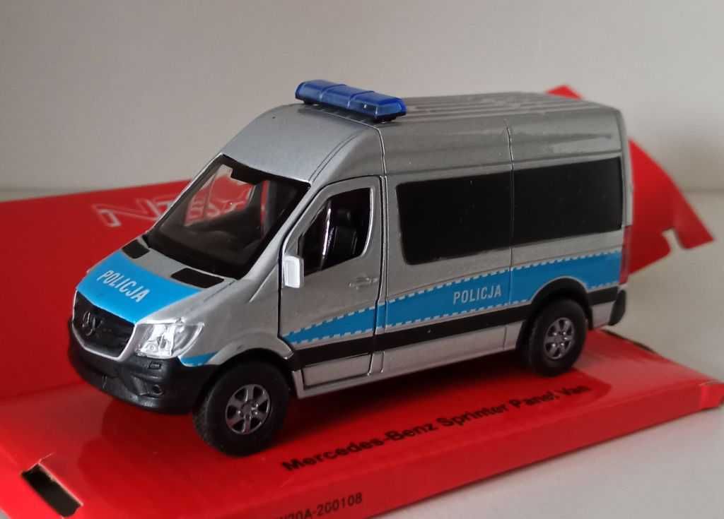 Macheta Mercedes Sprinter Panel Van Politia Polonia 2016 - Welly 1/40