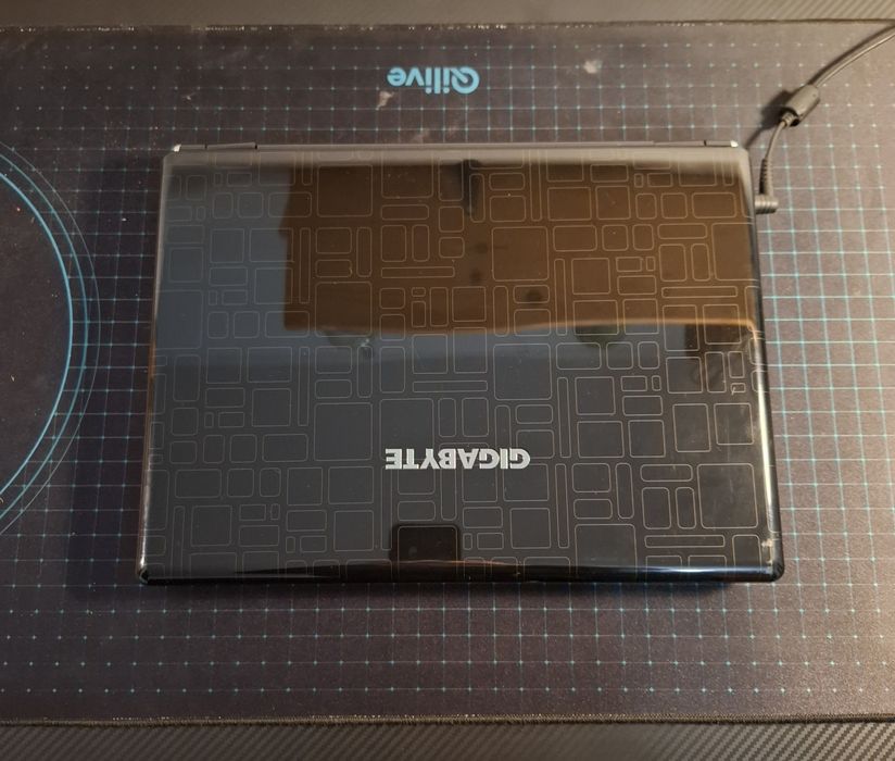 Laptop Gigabyte Q1580L