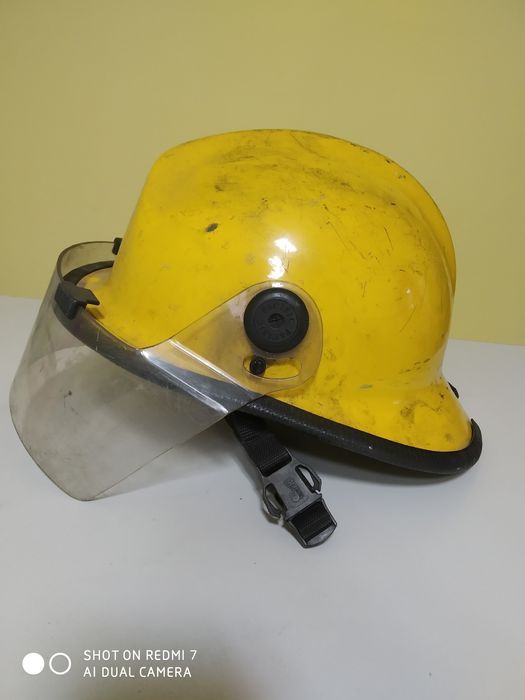 Пожарникарска каска