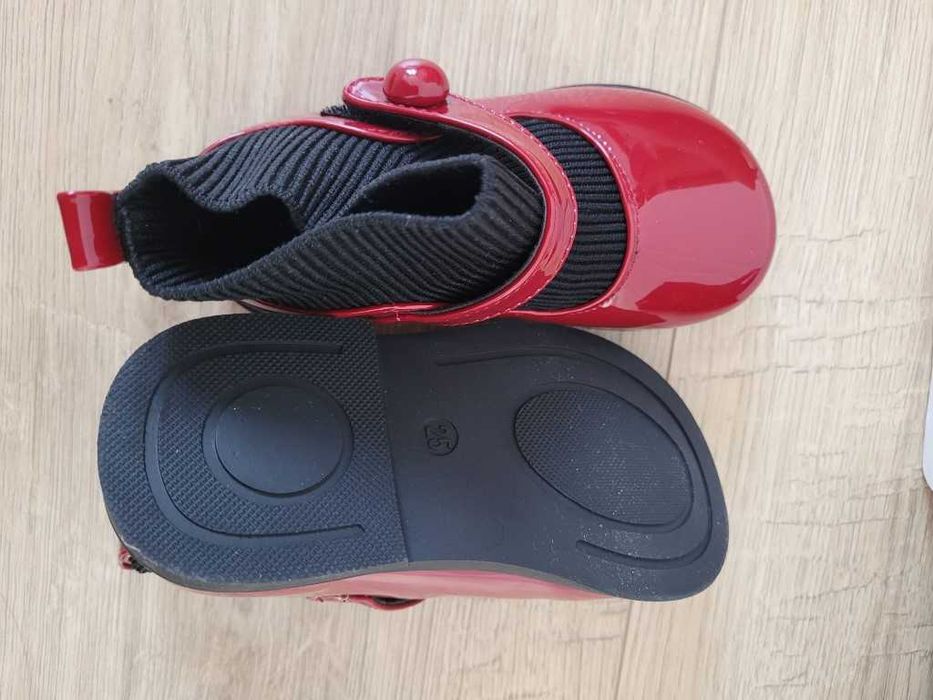 Vand papuci/ghetute fete, rosii, marimea 25, noi