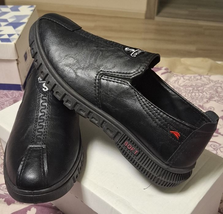 Черные мужские туфли бренда SRI Fashion