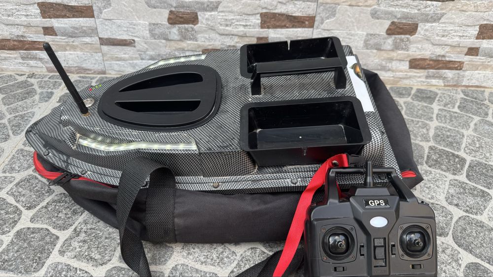 Лодка за захранка Flytec V900 GPS 40 точки