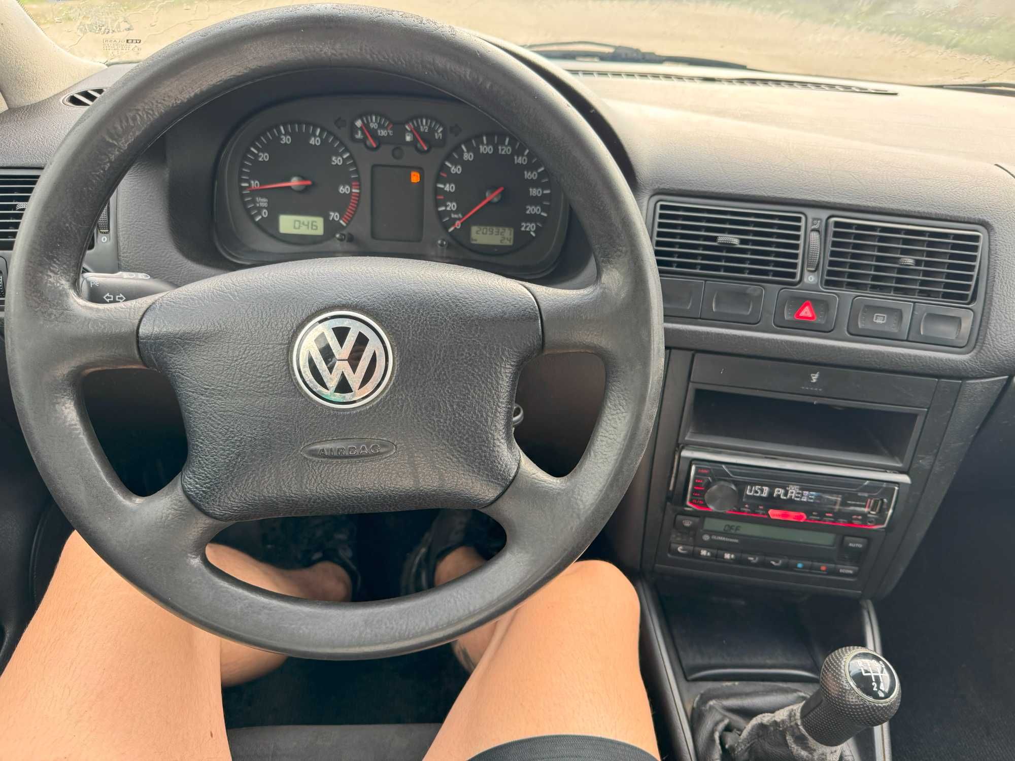 VW Golf 4 1.4i 2000 г. - Бартер