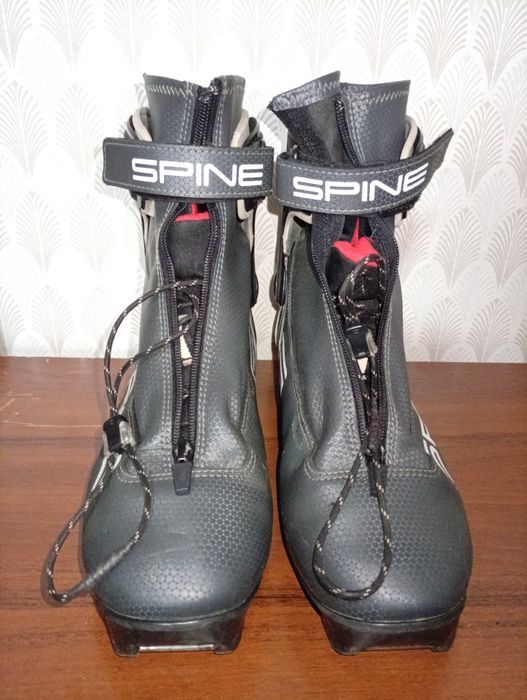 Продам коньковые ботинки р-р 41