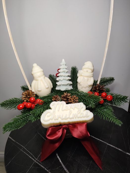 Vând aranjamente de Crăciun din ceară de soia.