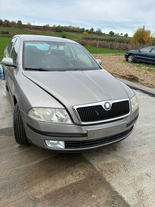Bara fata Skoda octavia 2
